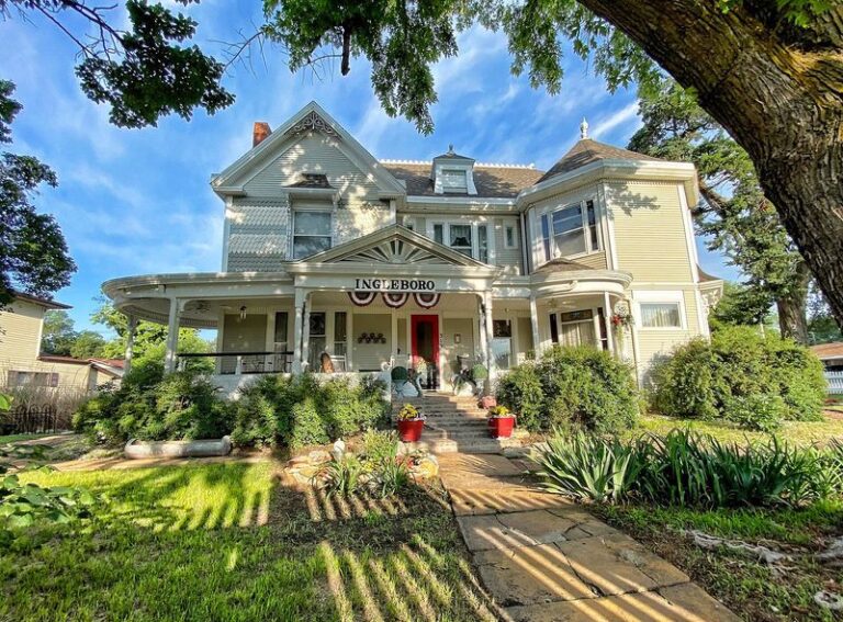 Step Back In Time At This Victorian Mansion B&B In Kansas Where Clawfoot Tubs And Period Decor Fill Every Room