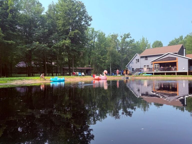 These 9 Wisconsin Small Towns Are Perfect For A Cozy Fall Weekend Getaway