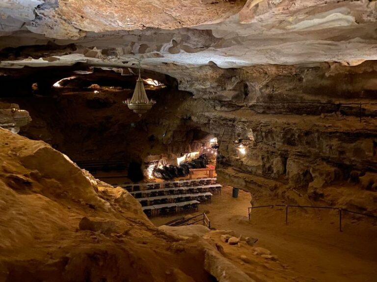 Walk Through A Fascinating Cave At This Underrated Park In Tennessee