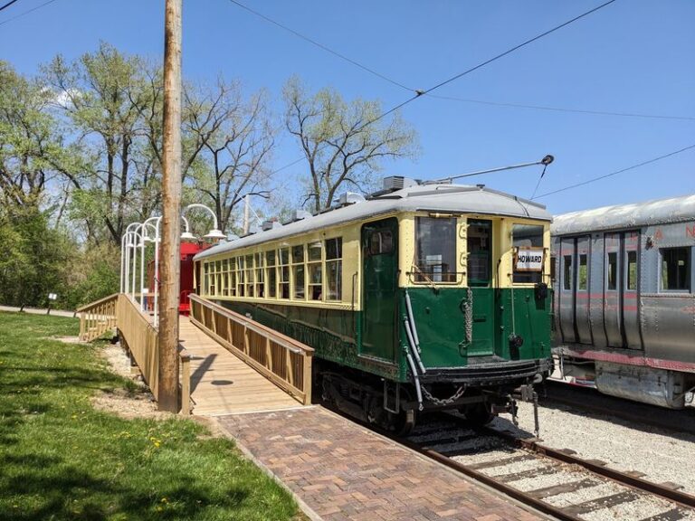 This Illinois Wine Train Ride Is One Of The State’s Most Memorable Day Trips