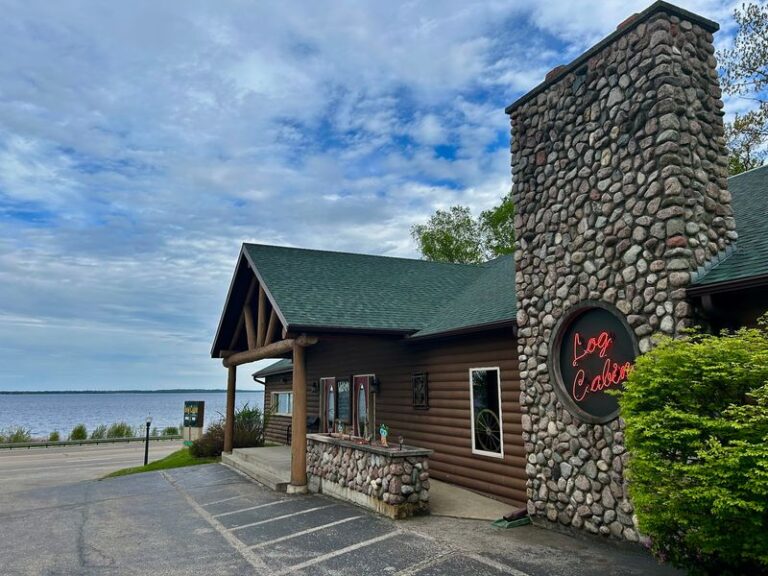 This Cozy Log-Cabin Steakhouse in Michigan Serves Prime Rib So Tender It’s Worth the Lakeside Drive
