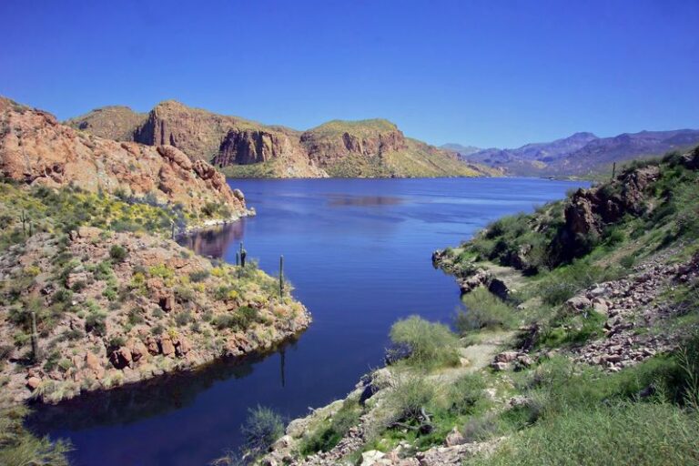These 8 Small Arizona Towns Are Perfect for a Slow, Happy Retirement Near the Water