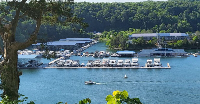 Retirees Are Flocking To This Affordable Kentucky Lake Town For Its Slow, Easygoing Pace