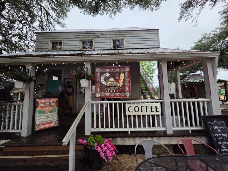 People Drive From All Over Texas For The Pecan Pie At This Beloved Small-Town Bakery
