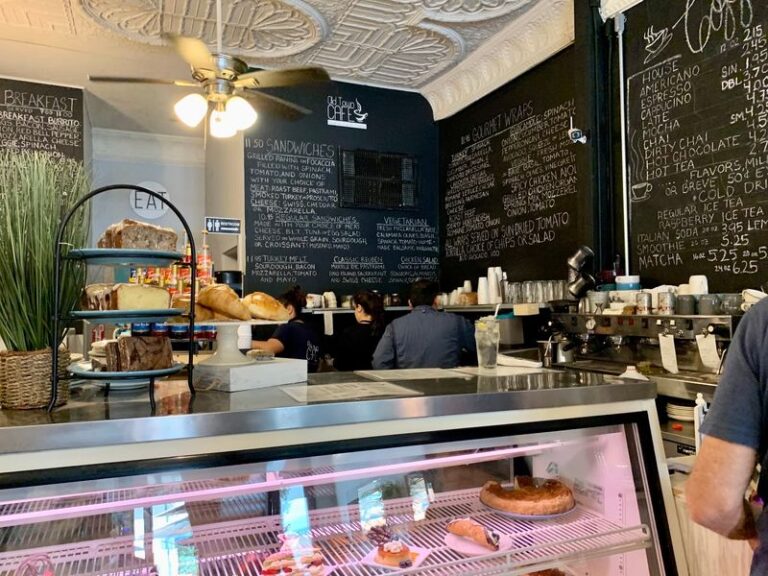 People Drive From All Over Arizona For The Pie At This Tiny Pie Diner In Cottonwood