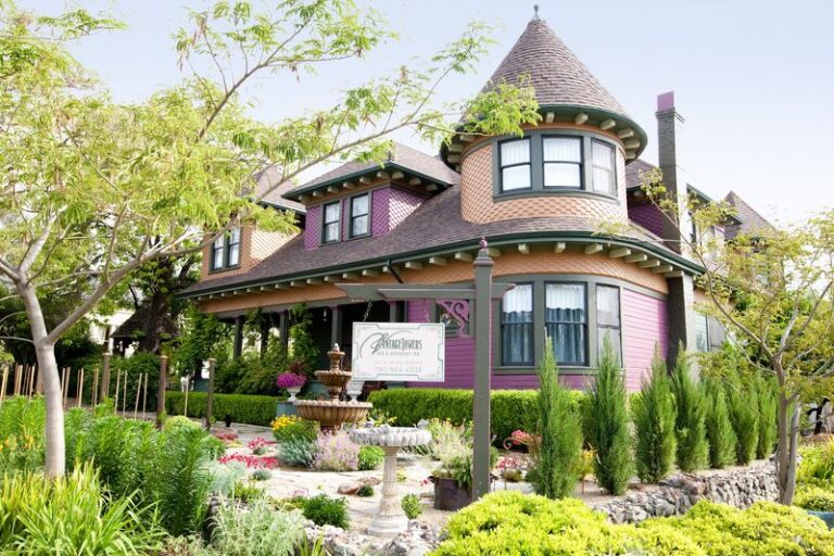 This 1901 Queen Anne Victorian In Cloverdale, California, Puts You Up For The Night Amid Antiques, Claw-Foot Tubs And Turret Fireplaces