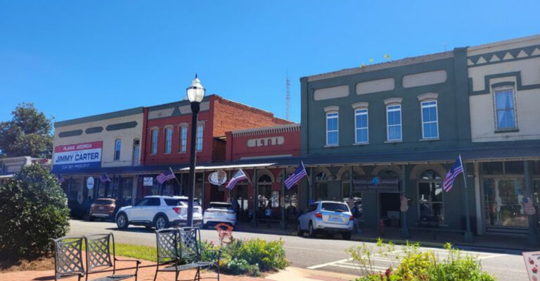 This Picturesque Georgia Town Lets Retirees Live Comfortably On A Surprisingly Small Budget