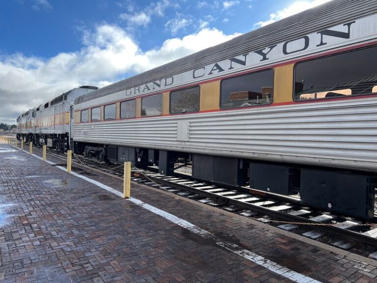 This Vintage Arizona Train Rolls All the Way to the Grand Canyon and Feels Like a Wild West Adventure
