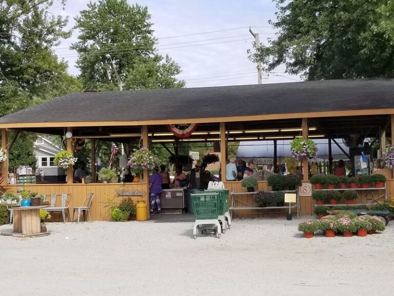These 8 Indiana Farm Stands Sell Sweet Corn And Tomatoes Worth The Whole Drive