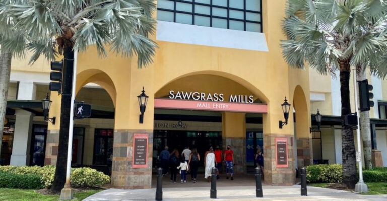 This Enormous Florida Outlet Mall Has Over 150 Stores And Discounts Up To 70 Percent Off