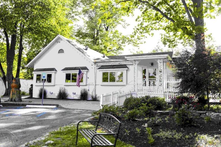 This Legendary Fried Chicken Restaurant In Indiana Serves Incredible Meals For Under $12