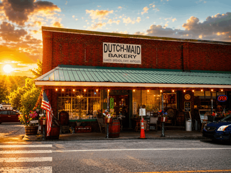 This Charming Tennessee Bakery Has Been Making Fresh Pies And Bread For Generations