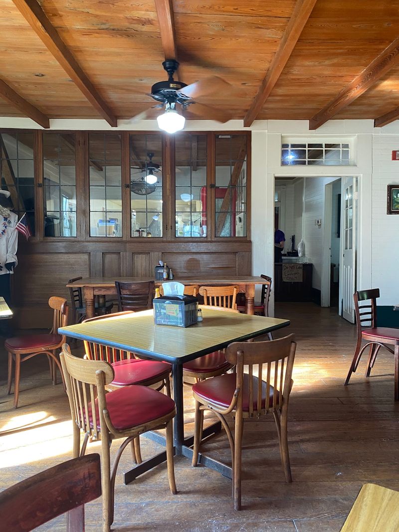 A Cafe Hiding In Plain Sight Near Baton Rouge