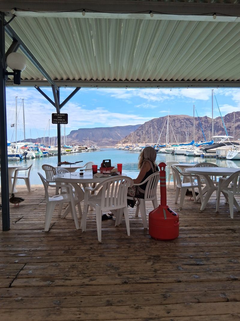 A Cafe That Floats on Lake Mead