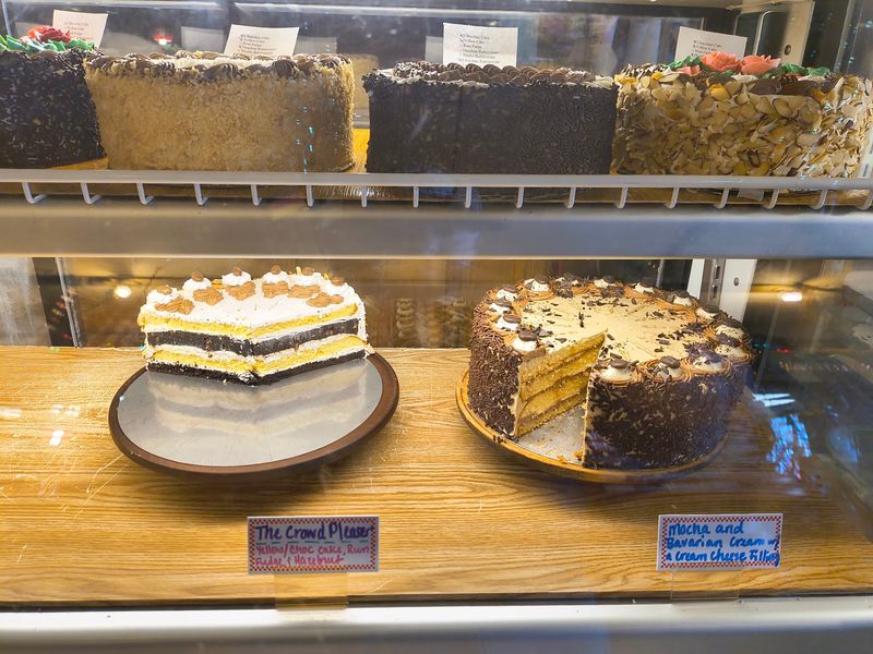 A Cake Case Built for Buttercream Fans