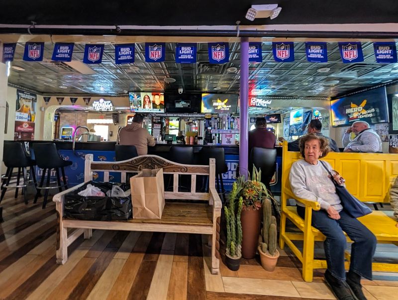 A Casual Bar and a Laid-Back Crowd A Casual Bar and a Laid-Back Crowd