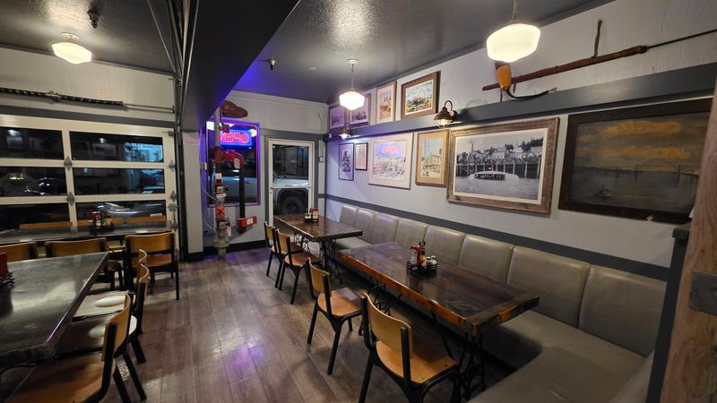 A Casual Room That Welcomes Everyone
