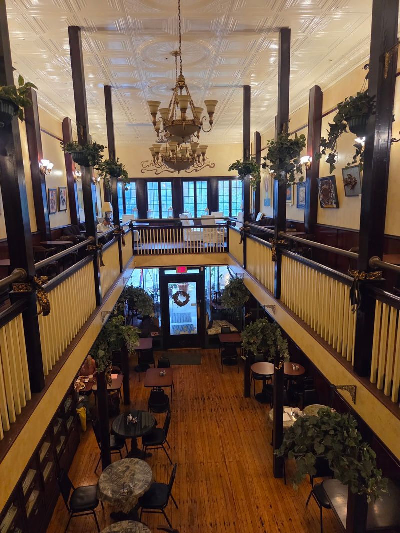 A Century-Old Bank on Mason Avenue