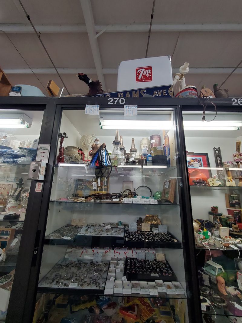 A Collector's Playground for Cards and Coins A Collector's Playground for Cards and Coins
