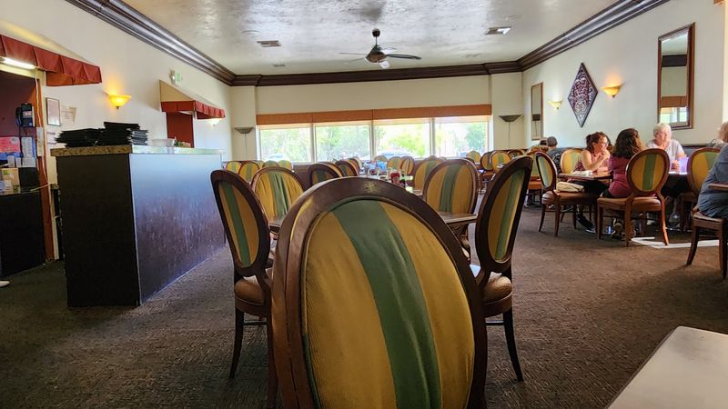 A Comfortable Spot for Travelers and Locals A Comfortable Spot for Travelers and Locals