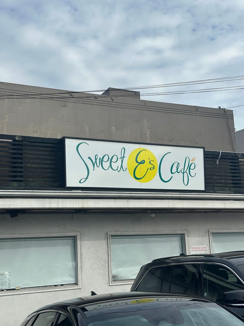 A Corner of Kapahulu Avenue Worth Knowing
