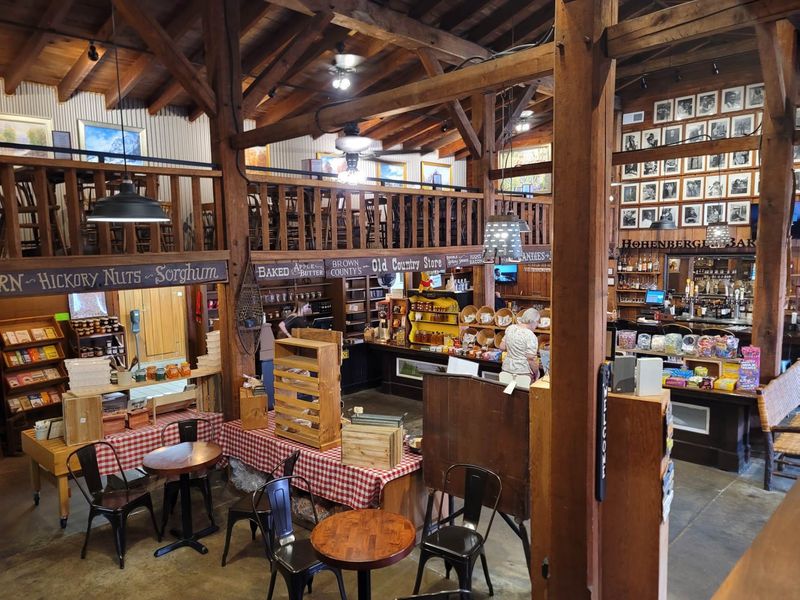 A Country Store and Art Gallery Under One Roof A Country Store and Art Gallery Under One Roof