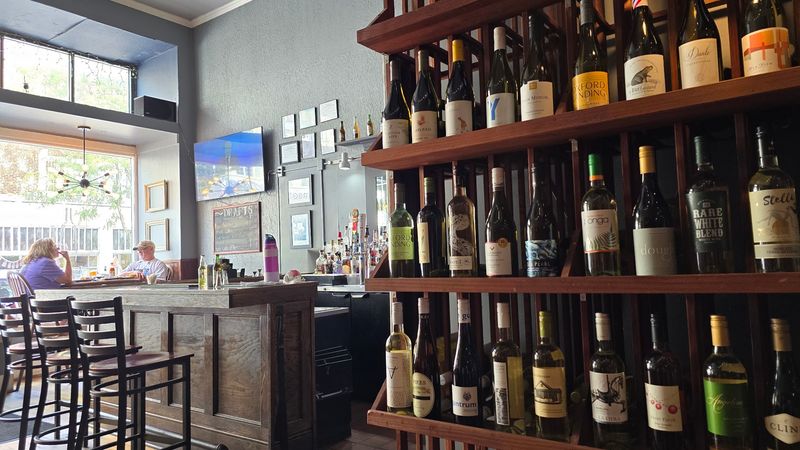 A Cozy Bar And A Full Table A Cozy Bar And A Full Table