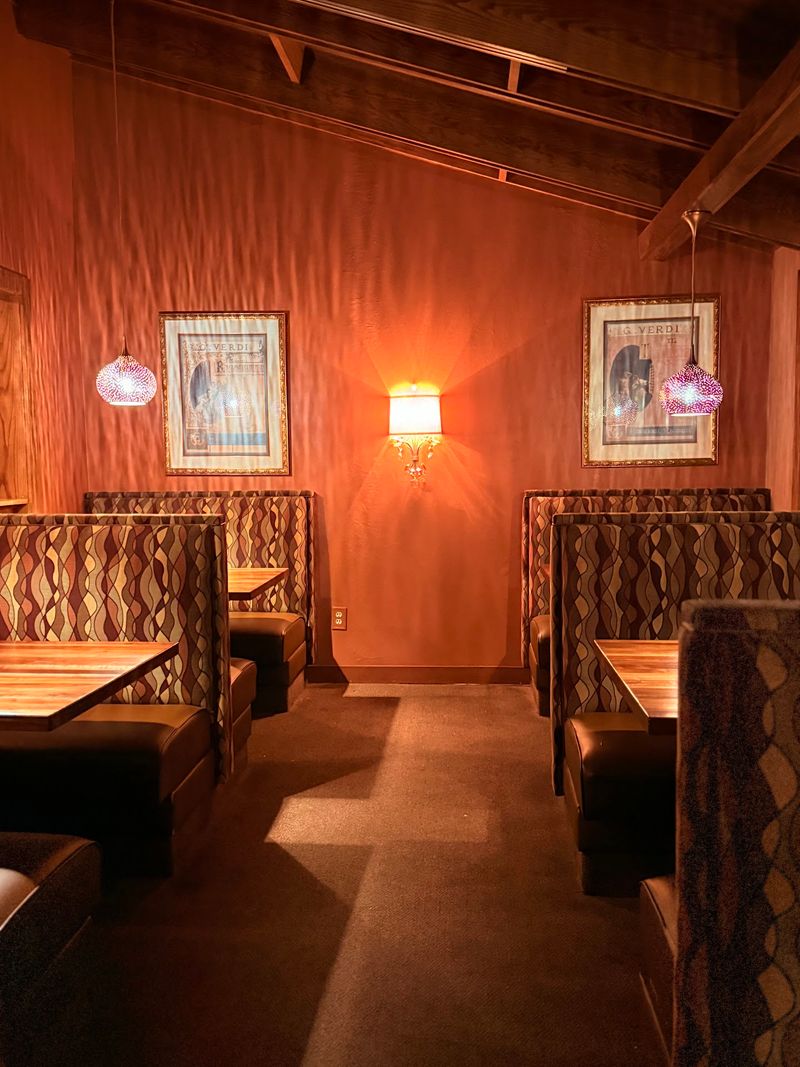 A Cozy Setting Built for Conversation A Cozy Setting Built for Conversation