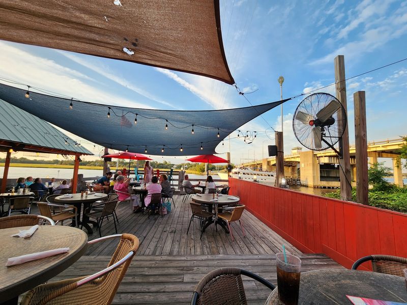 A Creekside Seafood Spot on James Island A Creekside Seafood Spot on James Island