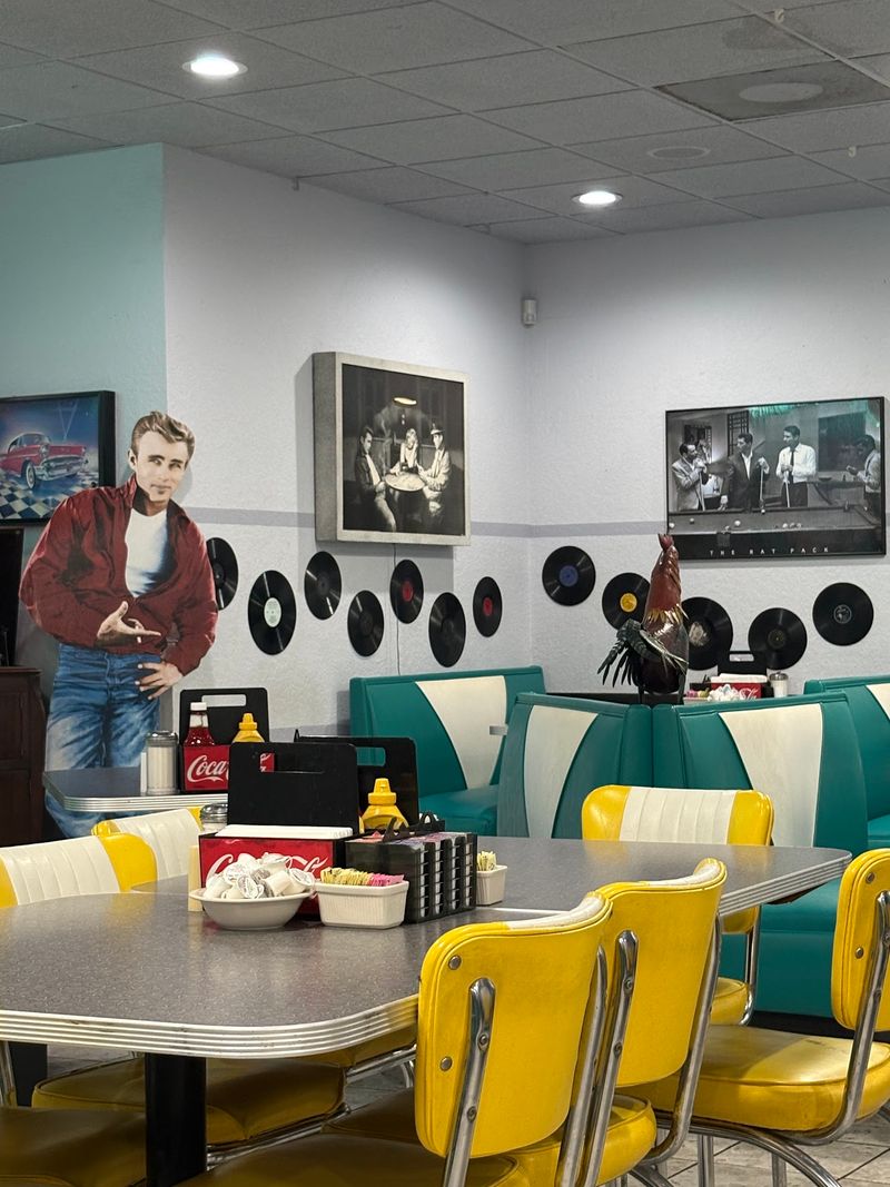 A Dining Room Straight Out of the 1950s