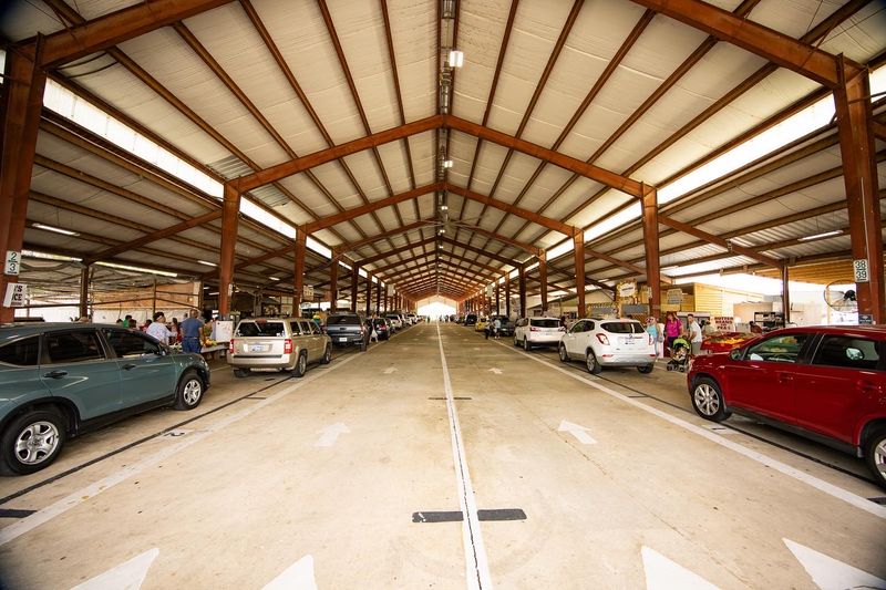 A Drive-Thru Market Built for Easy Shopping A Drive-Thru Market Built for Easy Shopping