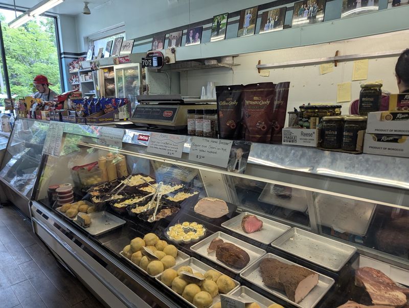 A Family Deli That Feels Frozen In Time