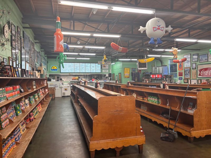 A Former Market That Never Fully Left A Former Market That Never Fully Left