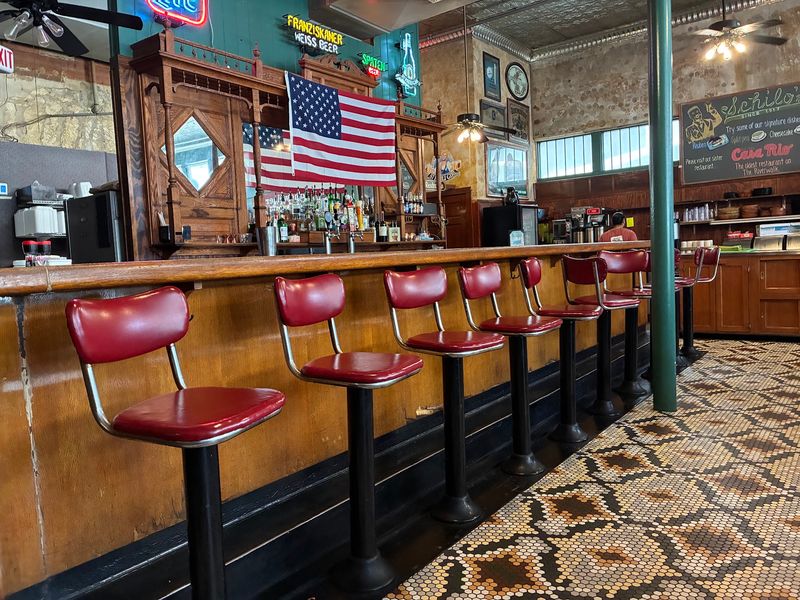 A Friendly Crew and Counter Seats for Solo Diners