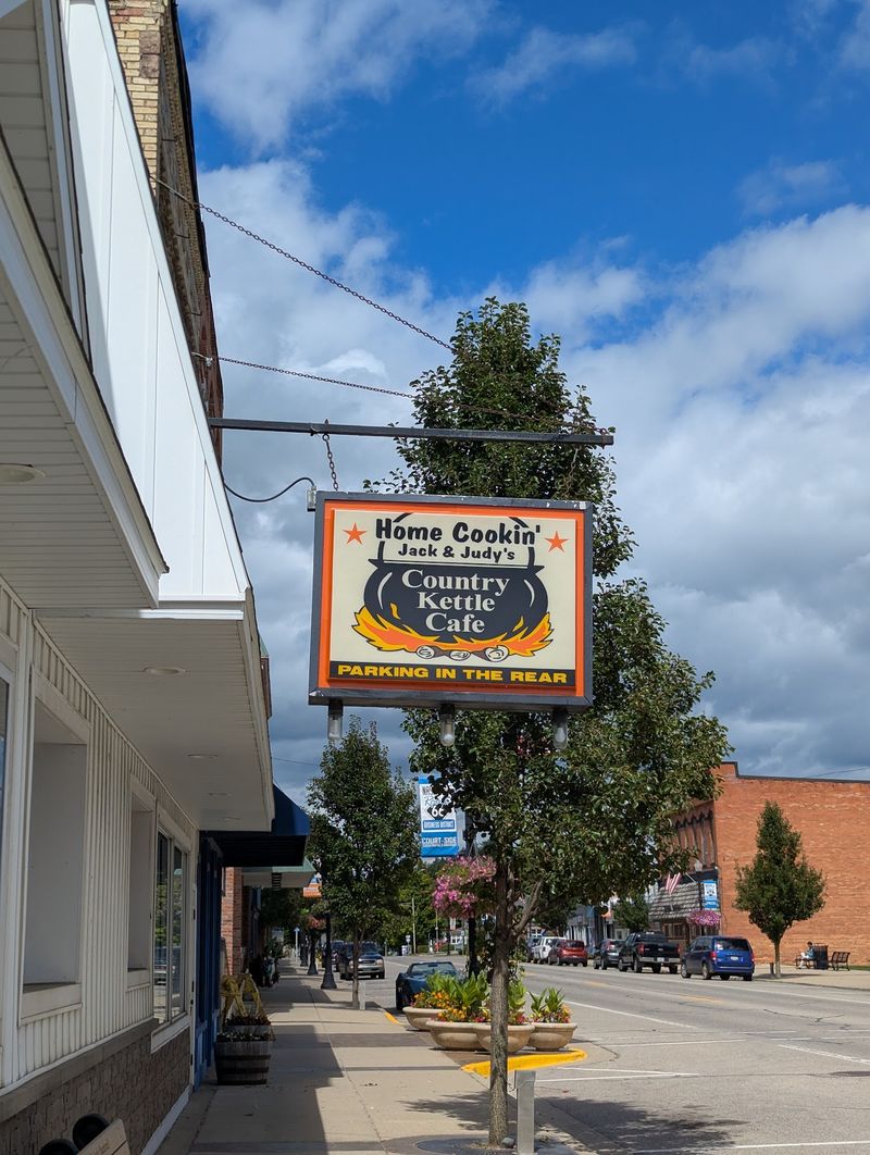 A Handy Stop While Antiquing