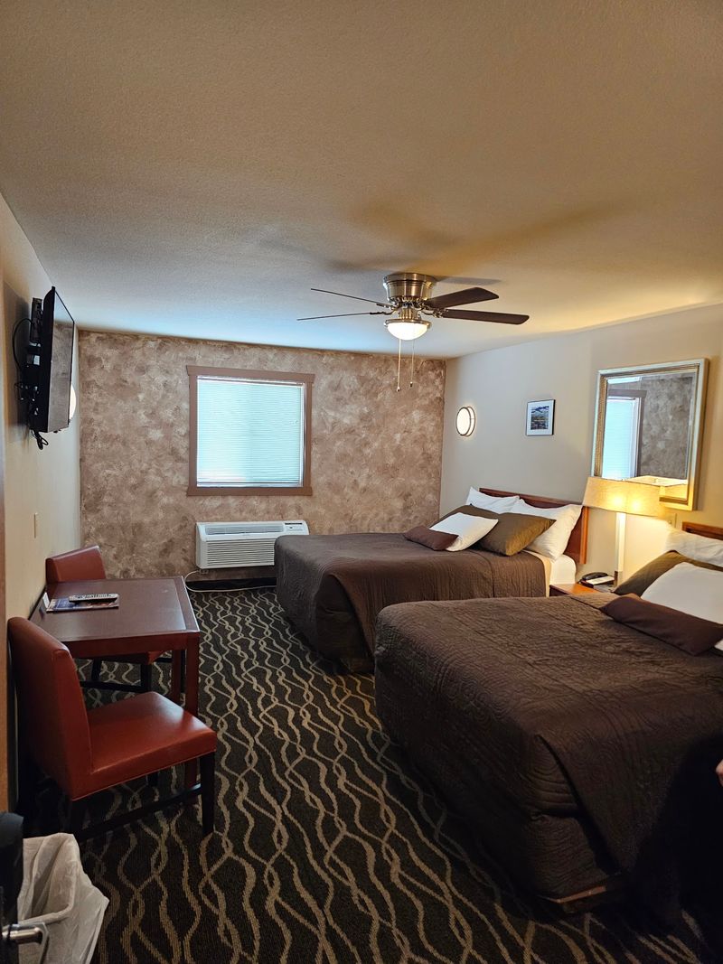 A Homey Spot Instead Of A Cookie-Cutter Chain A Homey Spot Instead Of A Cookie-Cutter Chain
