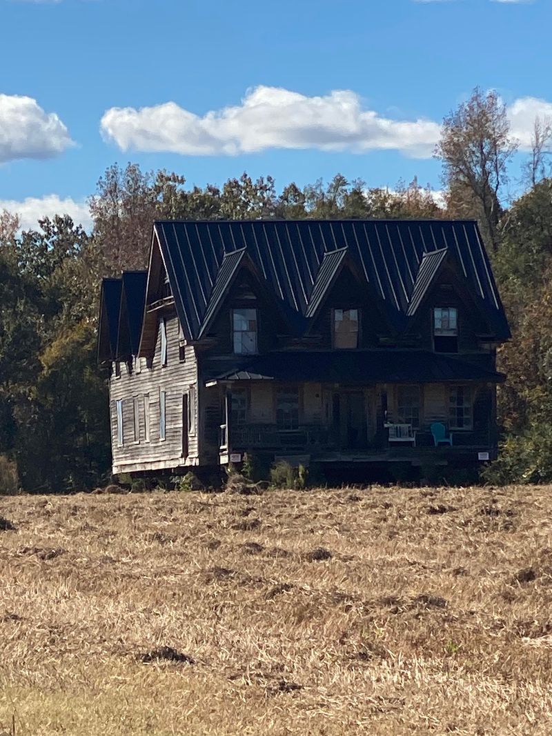 A House That Went On The Move