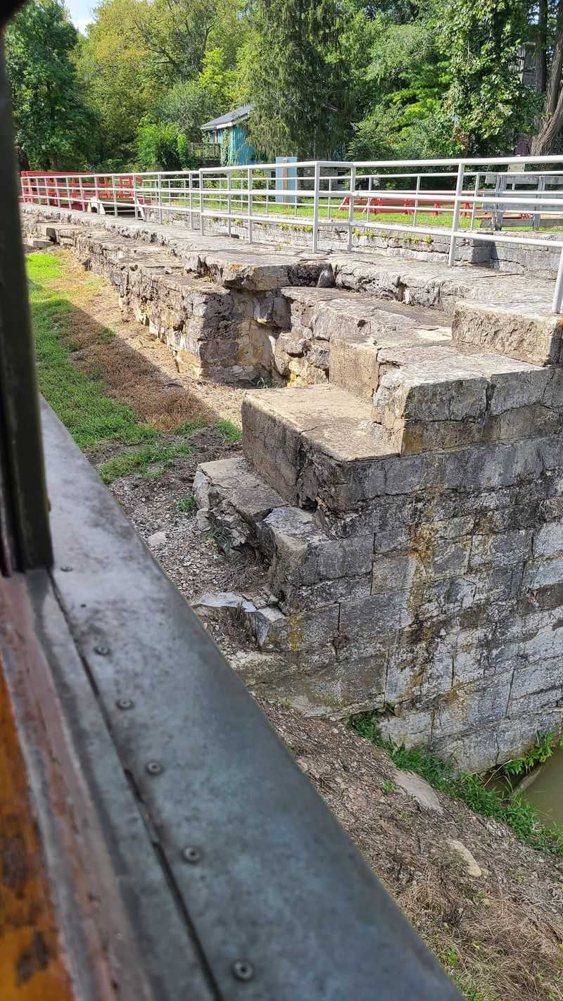 A Layover In A 19th-Century Canal Town