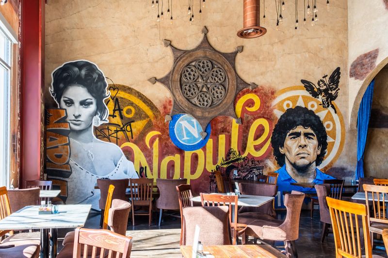 A Napoli-Inspired Setting