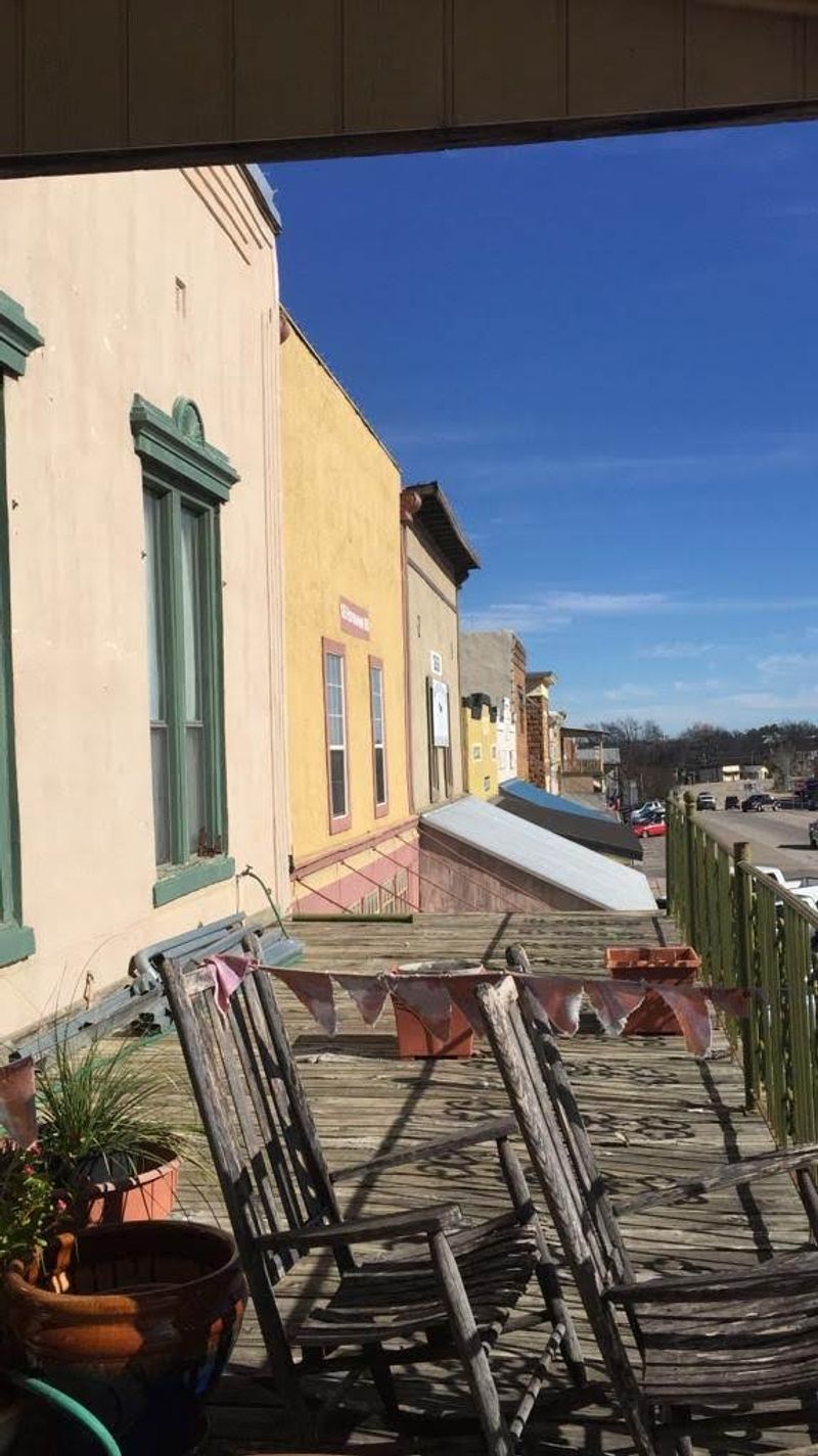 A Neighborly Small-Town Feel