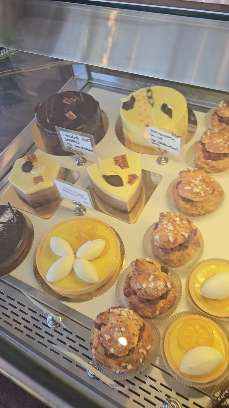A Pastry Case Worth the Detour A Pastry Case Worth the Detour