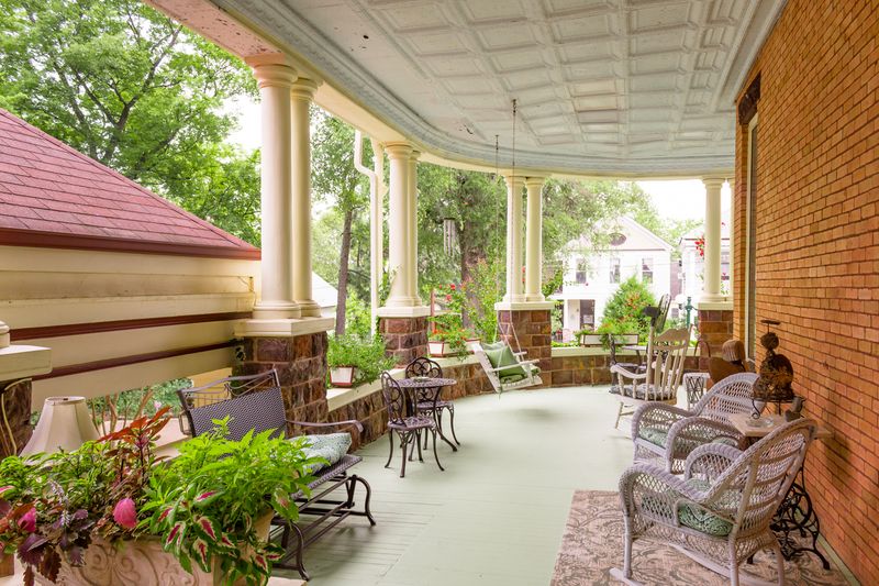 A Peaceful, Pet-Friendly Retreat A Peaceful, Pet-Friendly Retreat