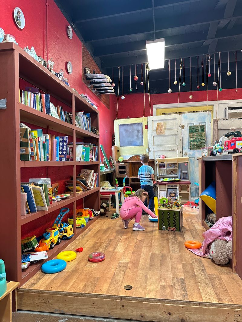 A Play Area That Wins Over the Kids A Play Area That Wins Over the Kids