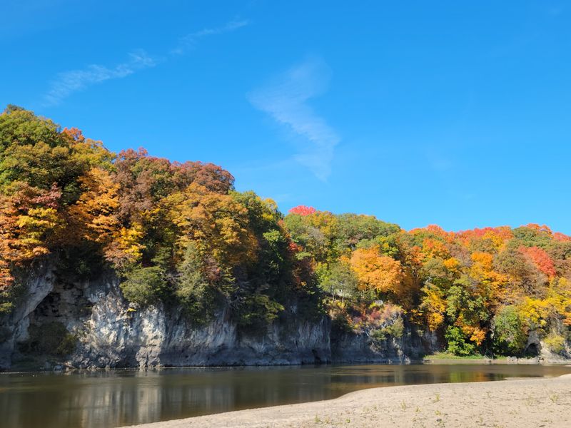 A Riverside Retreat West of Mount Vernon