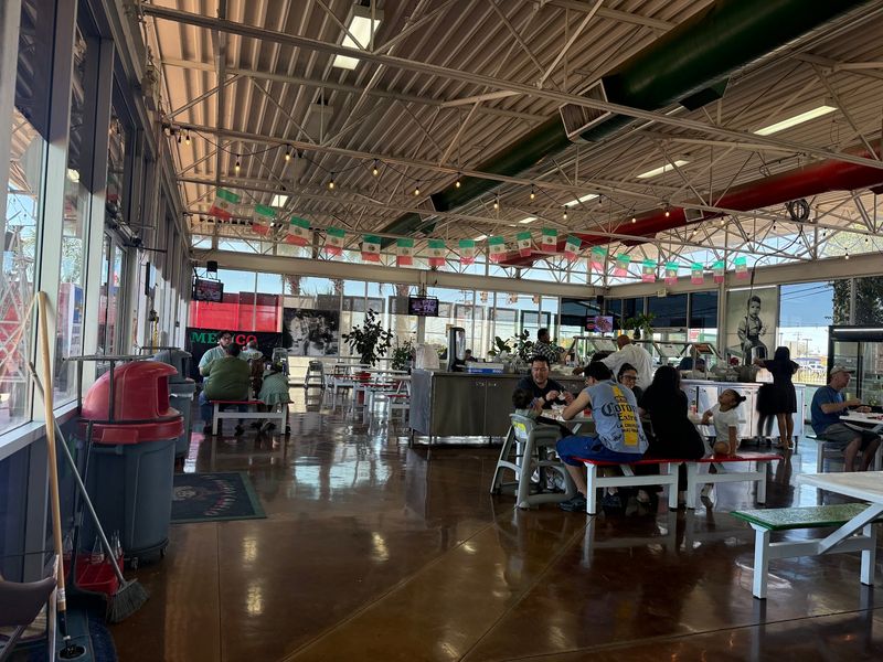 A Roomy, Market-Style Atmosphere