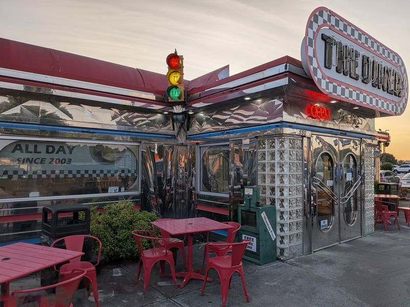 A Silver Landmark On The Sevierville Strip