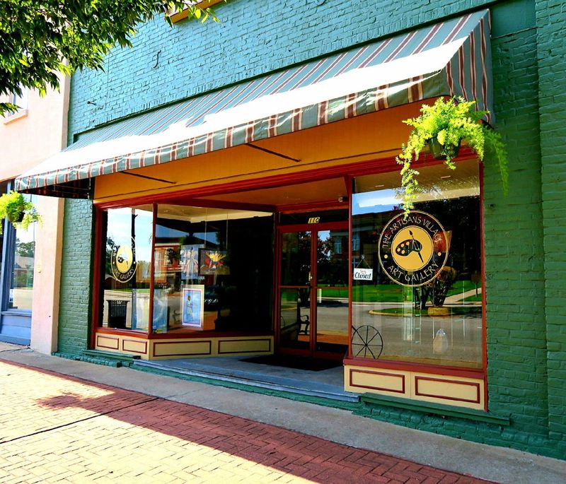 A Small-Town Gallery Worth the Drive