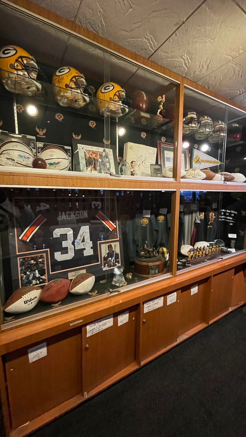 A Wall Signed By Packers Legends A Wall Signed By Packers Legends