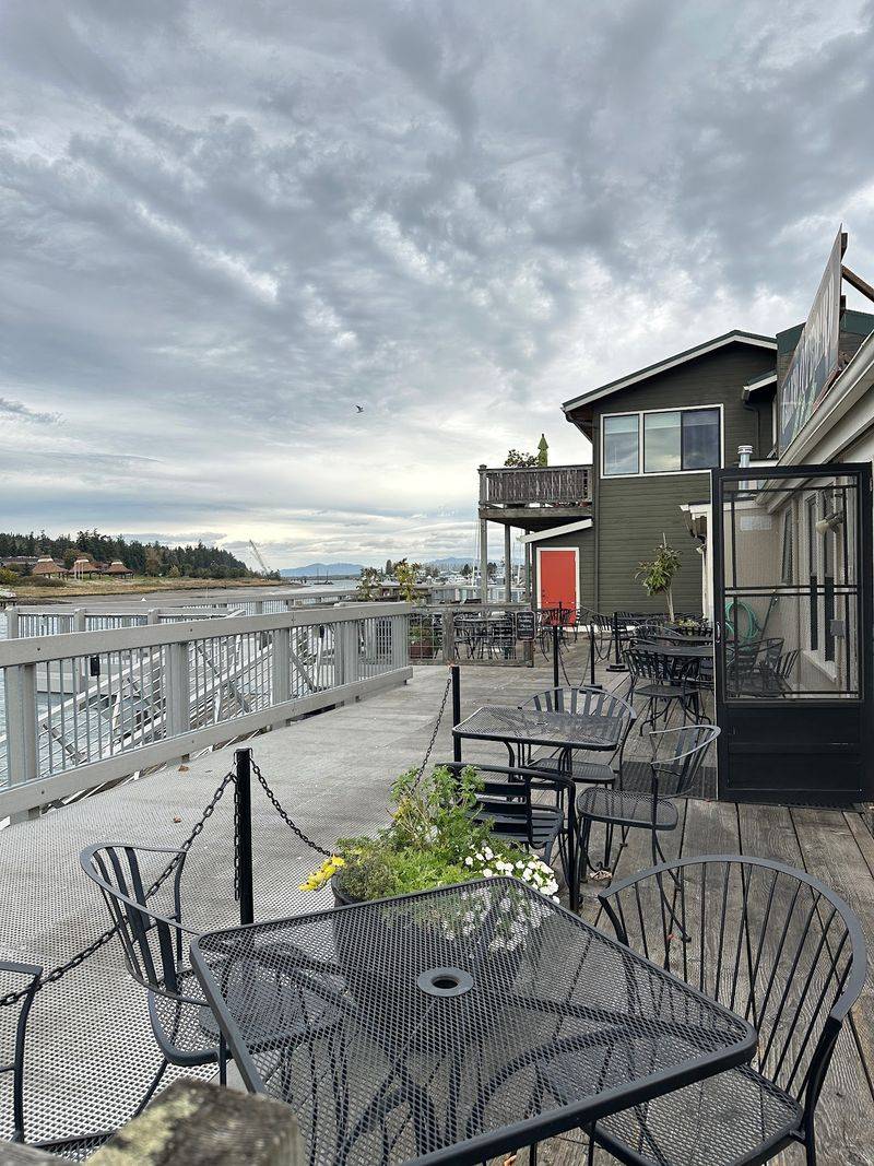 A Waterfront Address at the Edge of Old Town A Waterfront Address at the Edge of Old Town