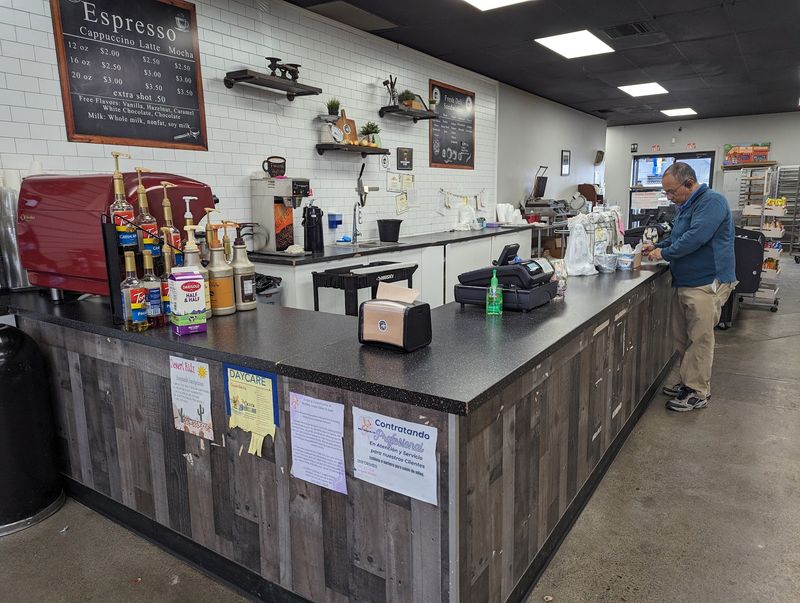 A Welcoming Counter and Genuine Service